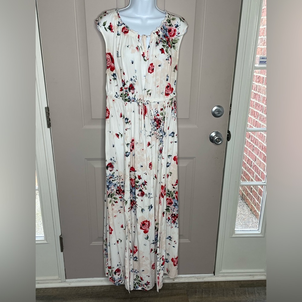 Torrid sz 2 White Floral Maxi Dress, Cap Sleeve, Double Slit in front